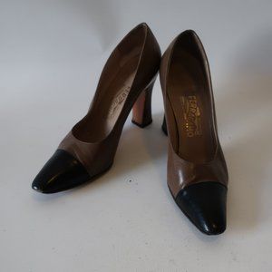 SALVATORE FERRAGAMO TWO-TONED PUMPS HEELS 9.5 *